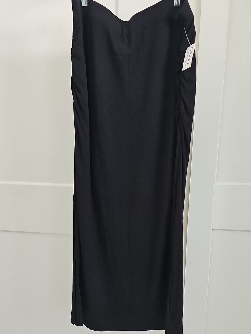 Black Maxi Skirt w half Slip   scrunchy sides, slight slit on bottom, W 30 L 35